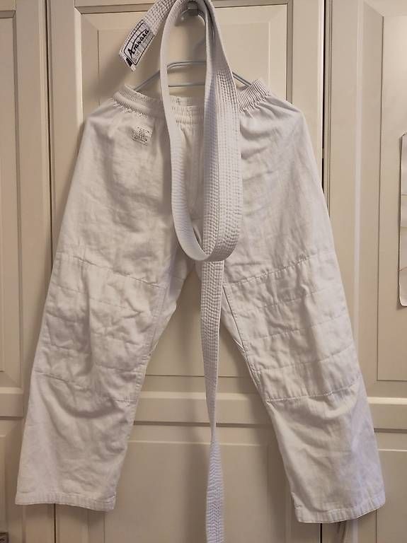 Internationale Kunst: Kimonos enfants – Gebraucht aus Neuchâtel von sbgt 3