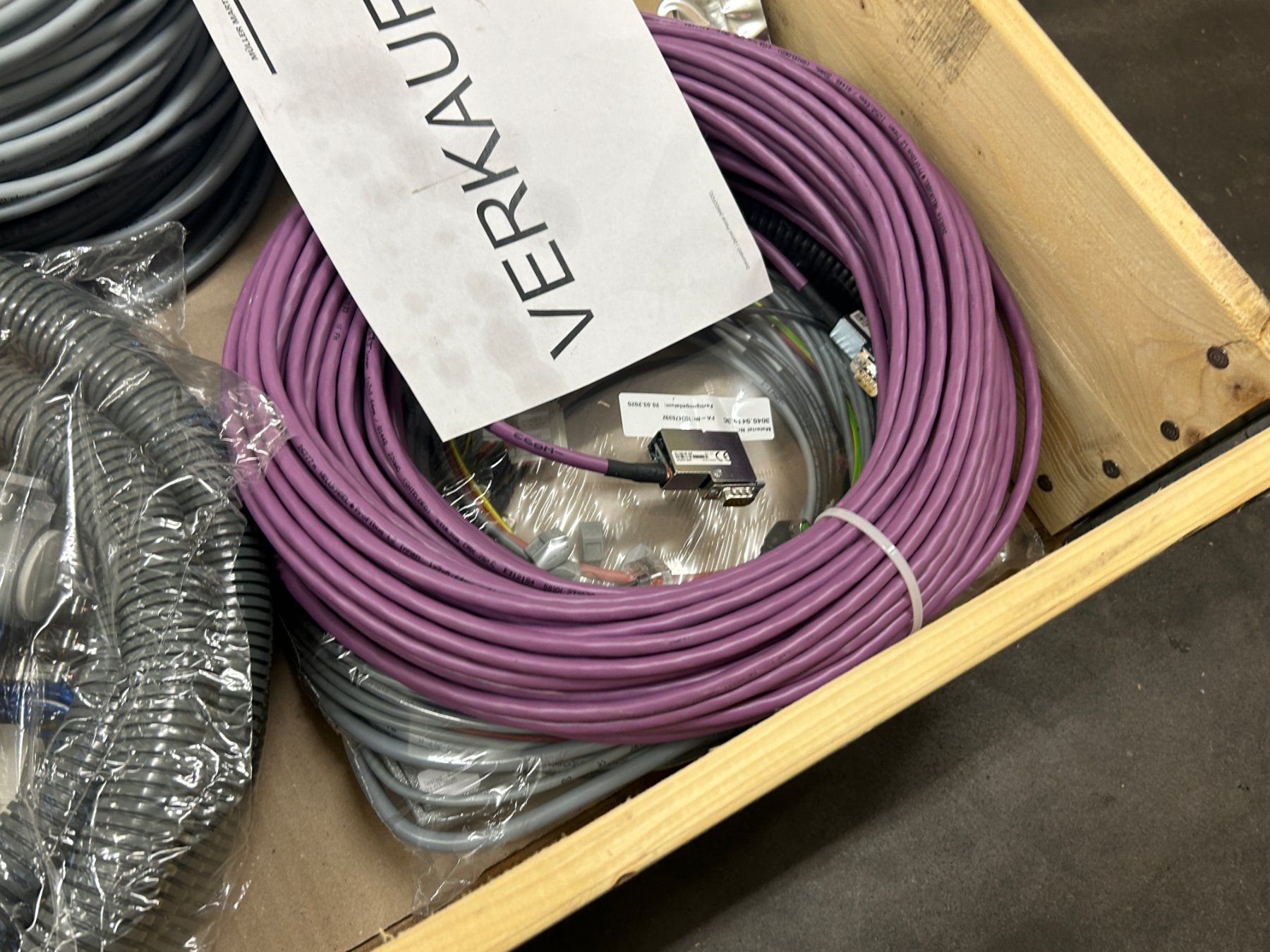Cavi: Kabel und anderes Material – Nuovo (secondo la descrizione) da Zofingen venduto da Maschinenfabrik 3