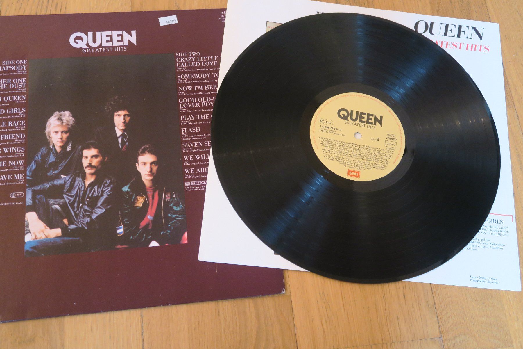 Vinyles: Queen – Greatest Hits – D'occasion à Thun par Karibu70 3