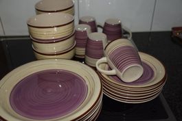 Elegantes Geschirr-Set,  lila-beige