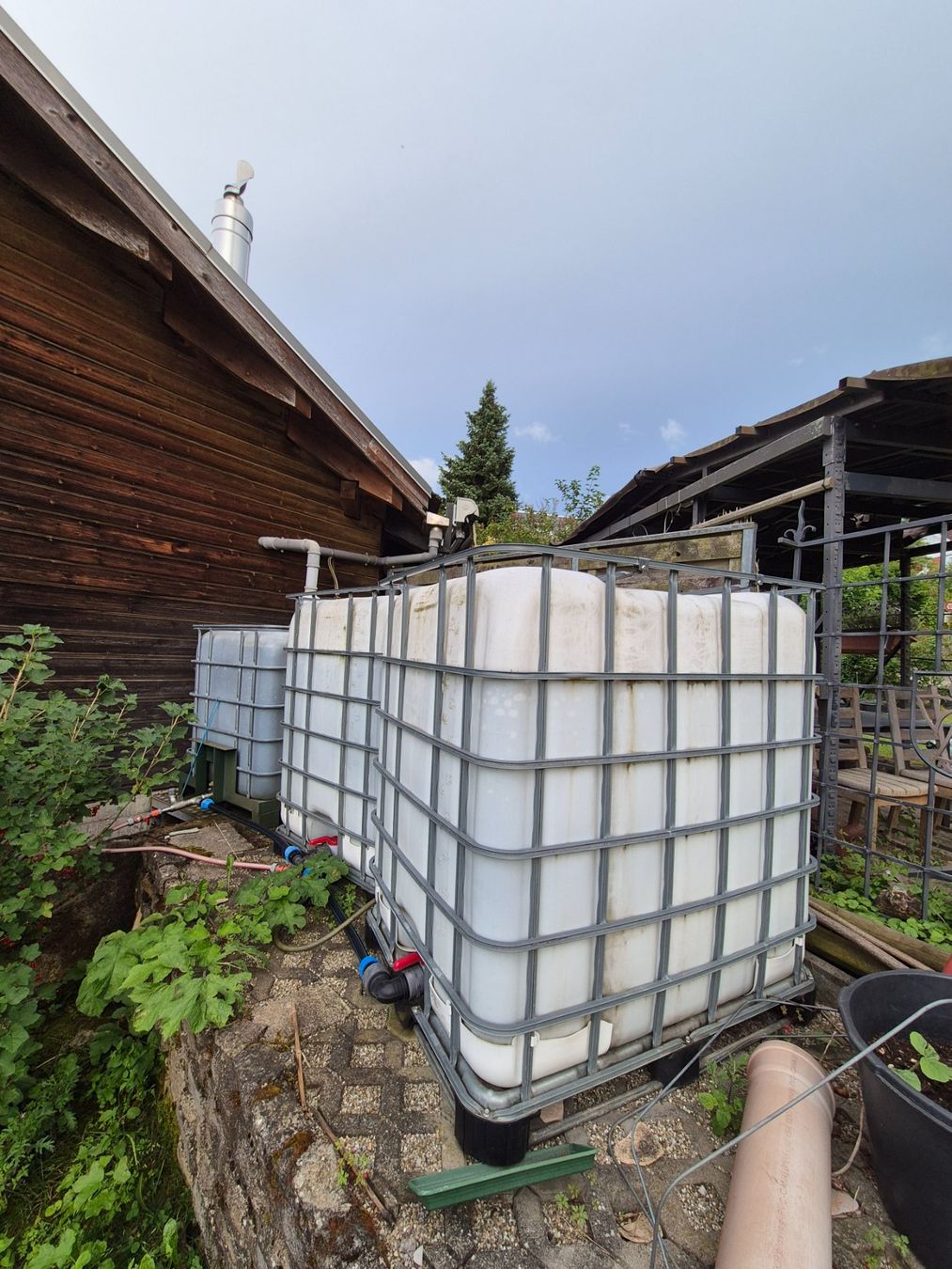 Abbeveratoi e trogoli: Regenwasser Tank with pumpe – Usato da Münchenstein venduto da BD2000 2