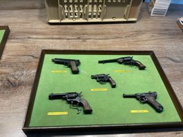 Bild Sammlung Miniatur Handfeuerwaffen.