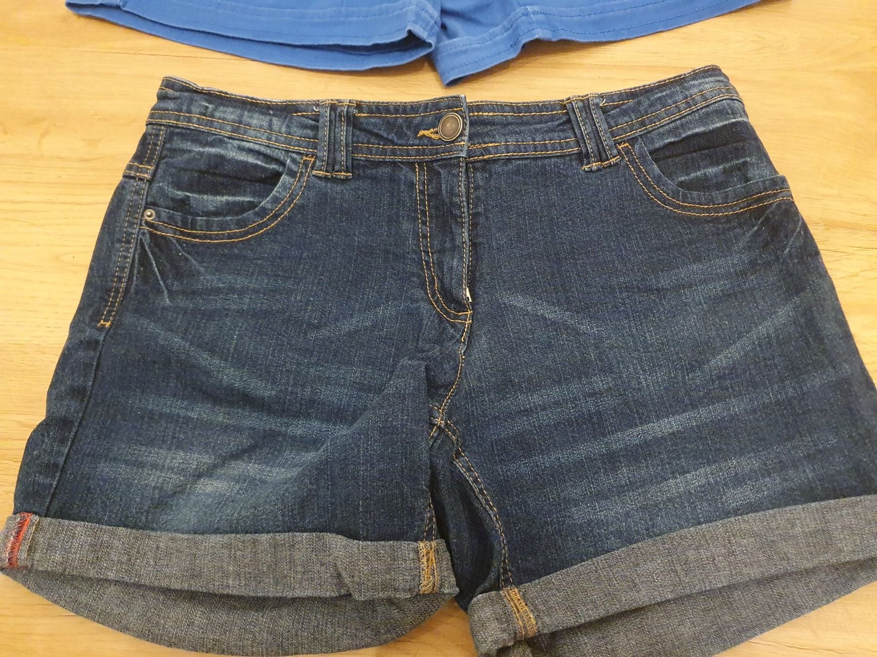 Hosen: 2 Shorts, Hotpants blau, Jeans Gr. S – Gebraucht aus Heinrichswil von sabi2809 1