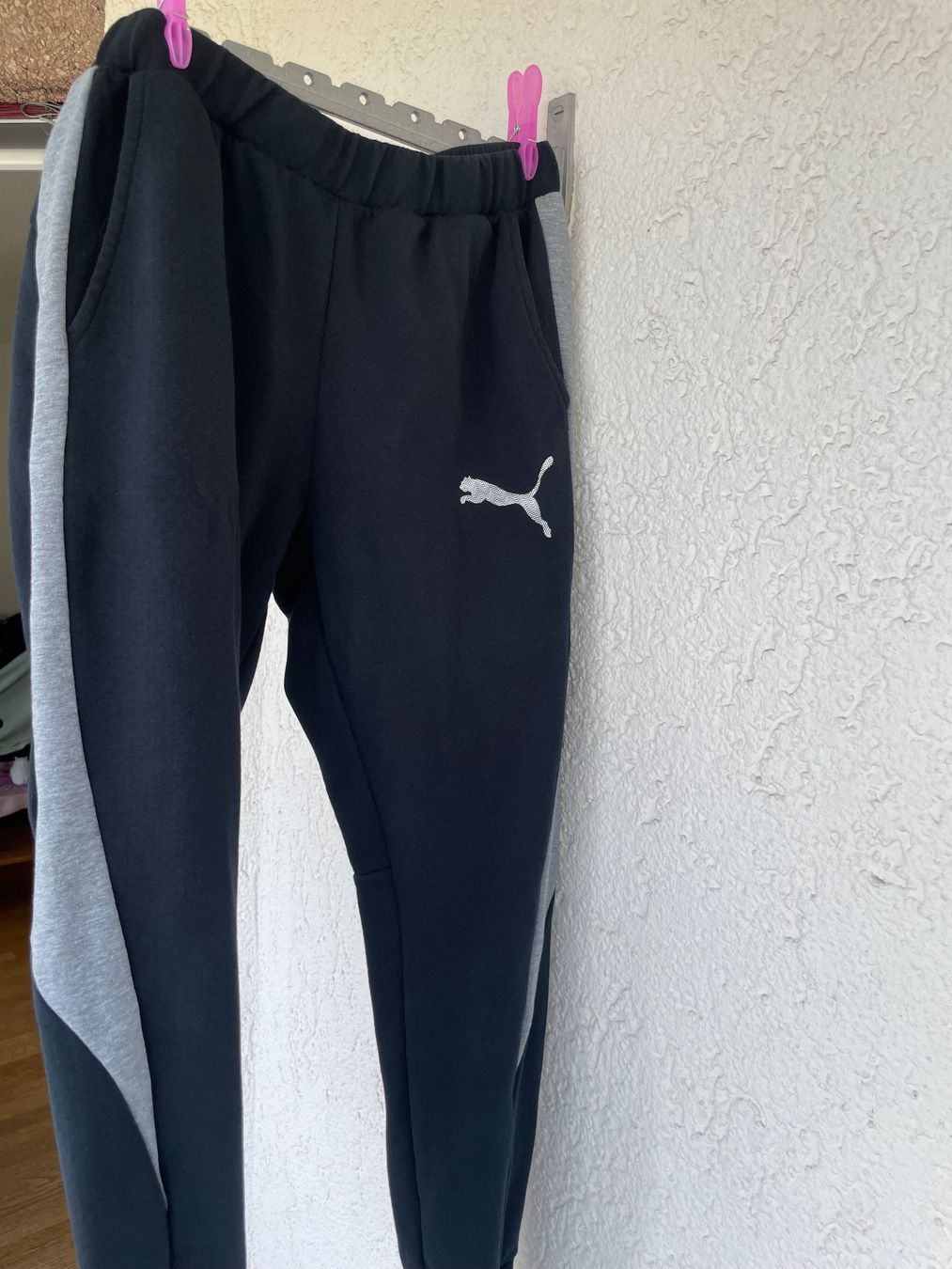 Puma Pantaloni: Puma Trainerhose Dunkelblau / Grau Gr. M – Usato da Niederwangen BE venduto da m_s13