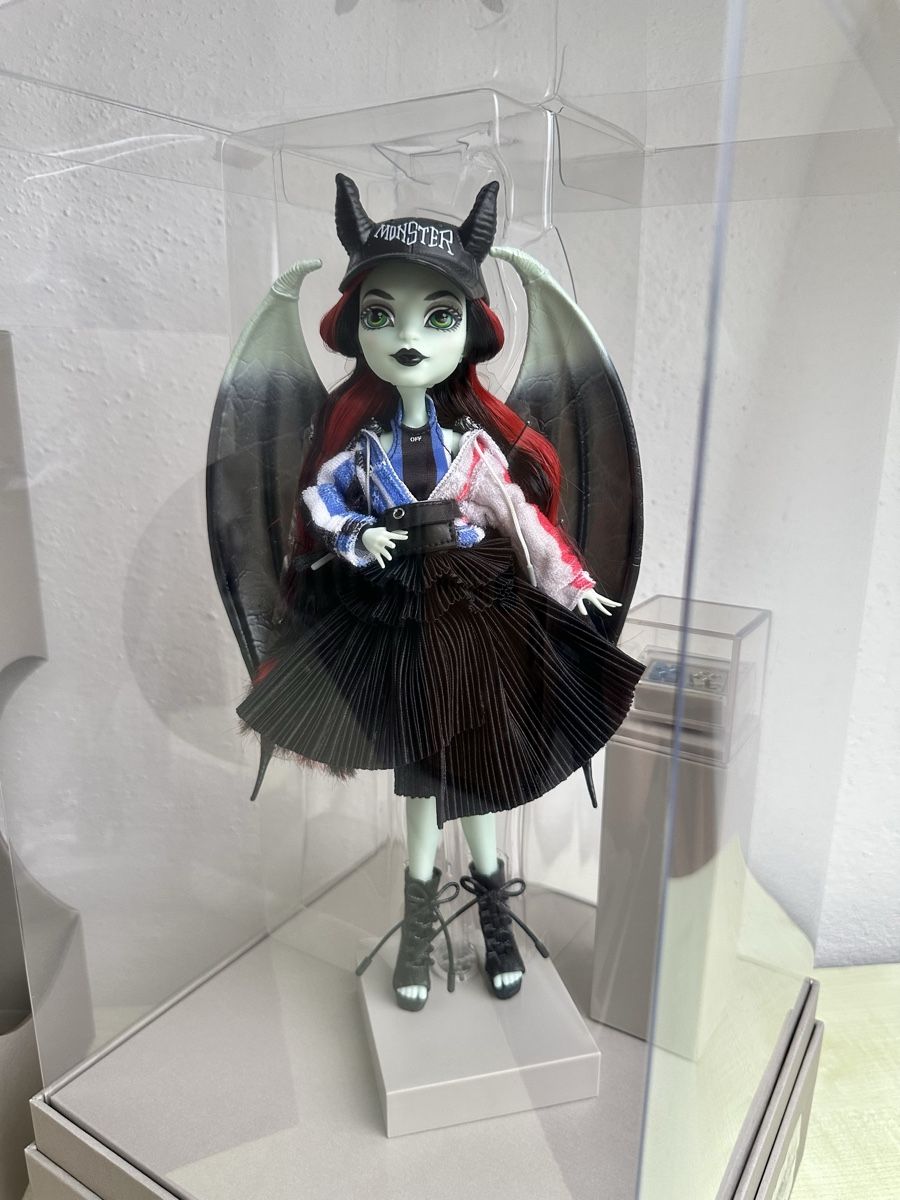 Bambole: Off-White Monster High Raven Rhapsody Puppe – Nuovo e nell'imballaggio originale da Zürich venduto da Kat_5557 4
