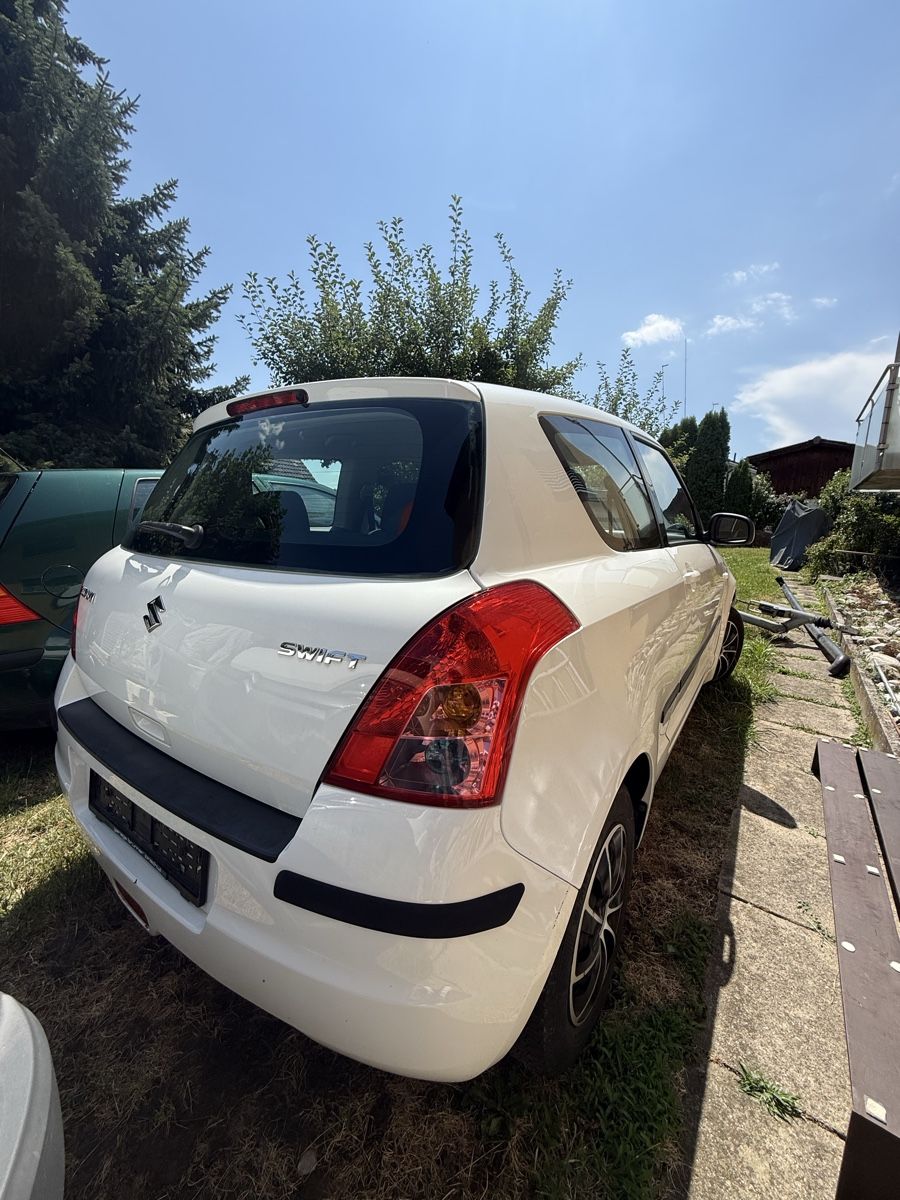 Suzuki Autos: Suzuki swift 1.3 ab 1.-CHF – D'occasion à Lüchingen par chb_8mm8 1