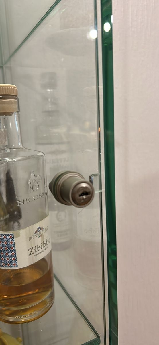 Vitrines: Vitrine en verre  – D'occasion à Savigny par Althea0202 2