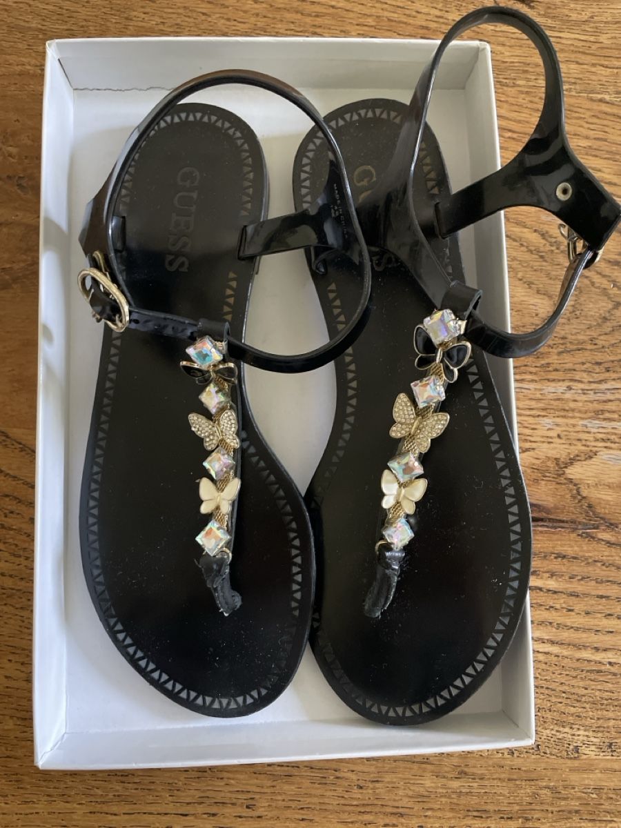 Guess Scarpe per ragazze: Sandali infradito GUESS neri con decorazioni farfalla – Usato da Bellinzona venduto da remarema 2