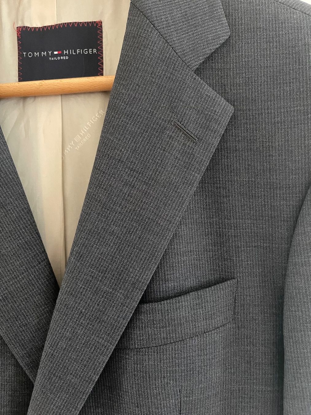 Tommy Hilfiger Completi: Anzug Tommy Hilfiger – Usato da Hätzingen venduto da Limao 1