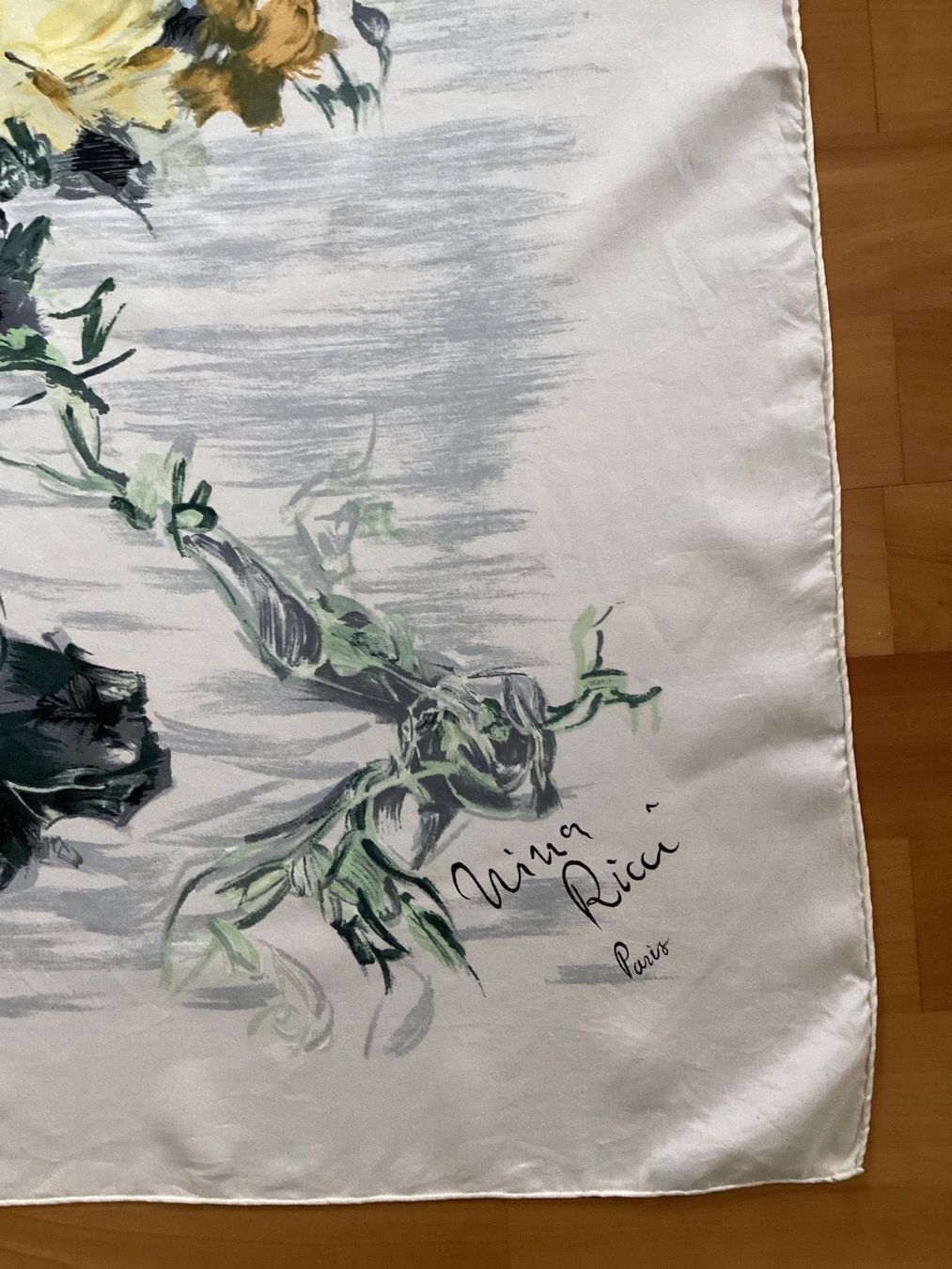 Nina Ricci Foulard & Sciarpe: Nina Ricci, Seidenfoulard – Usato da Salenstein venduto da Esprit57 2