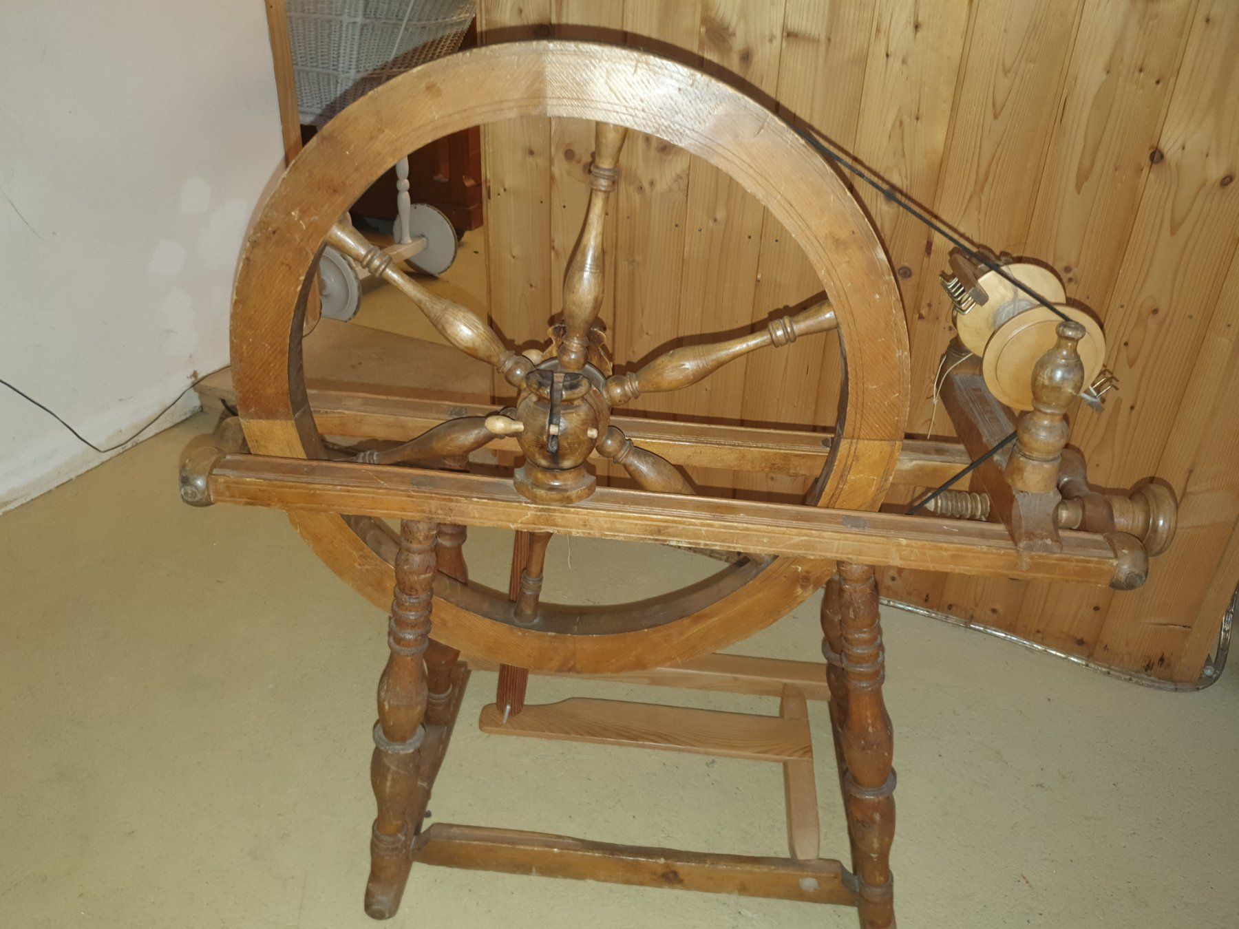 Rouets anciens: Antikes Spinnrad aus Holz – D'occasion à Münsingen par jaro6462