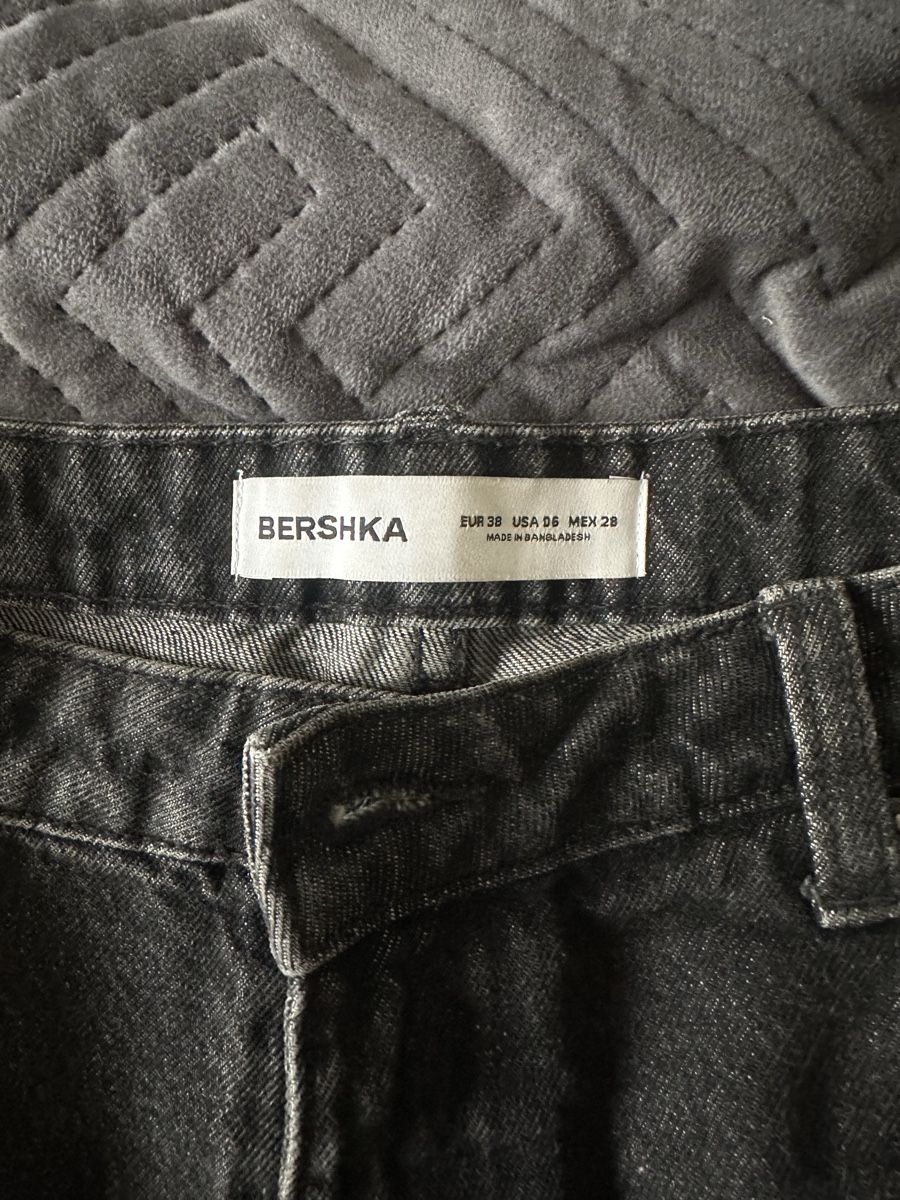 Bershka Jeans: Bershka Shorts, Grau, Grösse 38 – D'occasion à Gossau SG par fat_7ksr 1