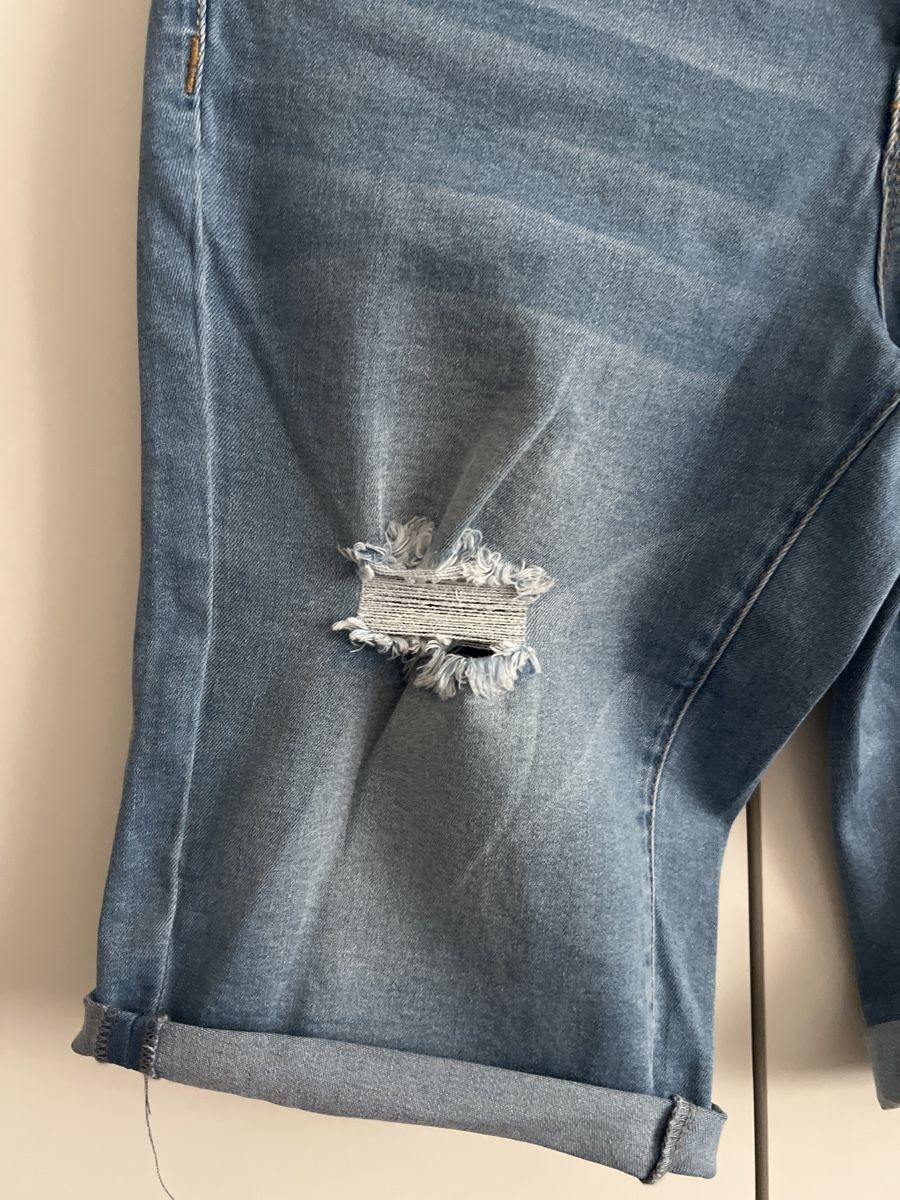 Jeans: Short en jean bleu clair troué taille 34/36 – Nuovo (secondo la descrizione) da Renens VD venduto da sar_bwz5 1