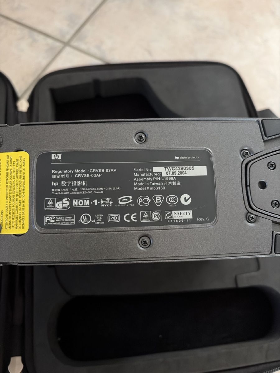 Hewlett Packard Proiettori: HP Digital Projector MP3130 mit Tasche, Kabeln und Dokumente – Usato da Basel venduto da Bella-94 3