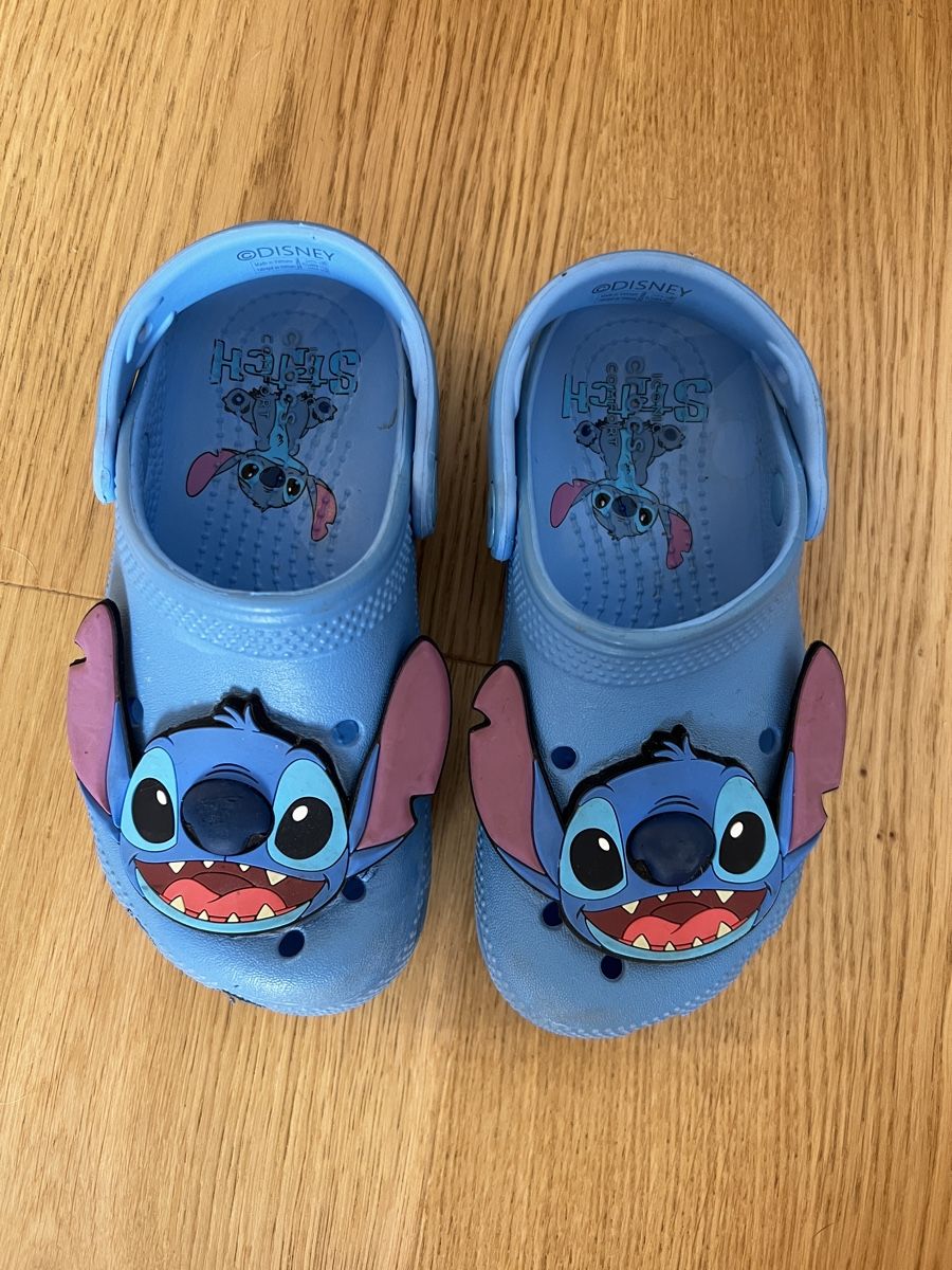 Crocs Chaussures garçon: Crocs Stitch enfant, taille 28-29 – D'occasion à Romanel-sur-Lausanne par RitaPereira