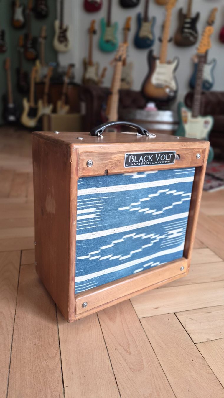 Strumenti musicali: Black Volt The Hawk – Usato da pieterlen venduto da AntonelloGuitars 2