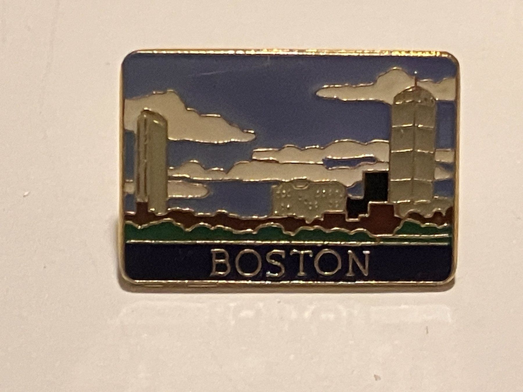Placchette & Badge: 1 Pin Boston – Usato da Basel venduto da djwwpp
