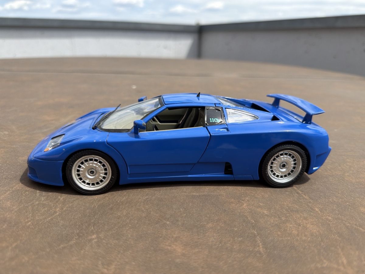 Bburago Modellautos: Bugatti EB 110 - 1/18 - Bburago – Defekt aus Wolfwil von Rolex1 1