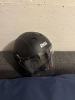 Motorradhelm offen vorne