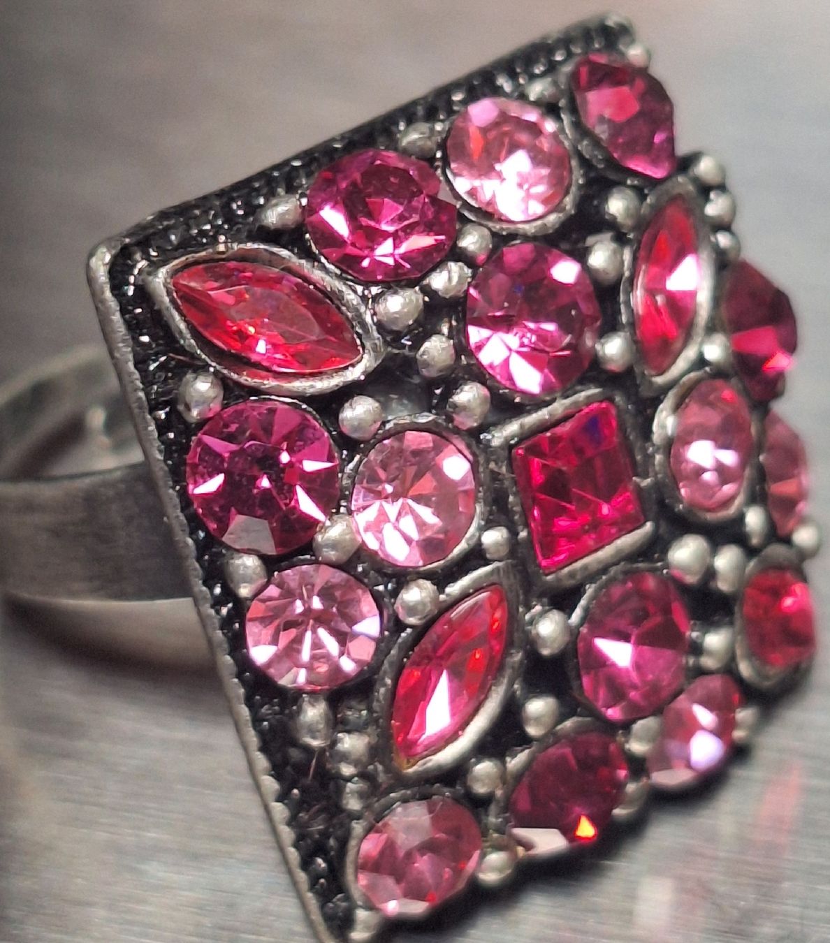 Ringe: Bague avec pierres roses  taille unique usagée – Gebraucht aus Tannay von v1n1p00h