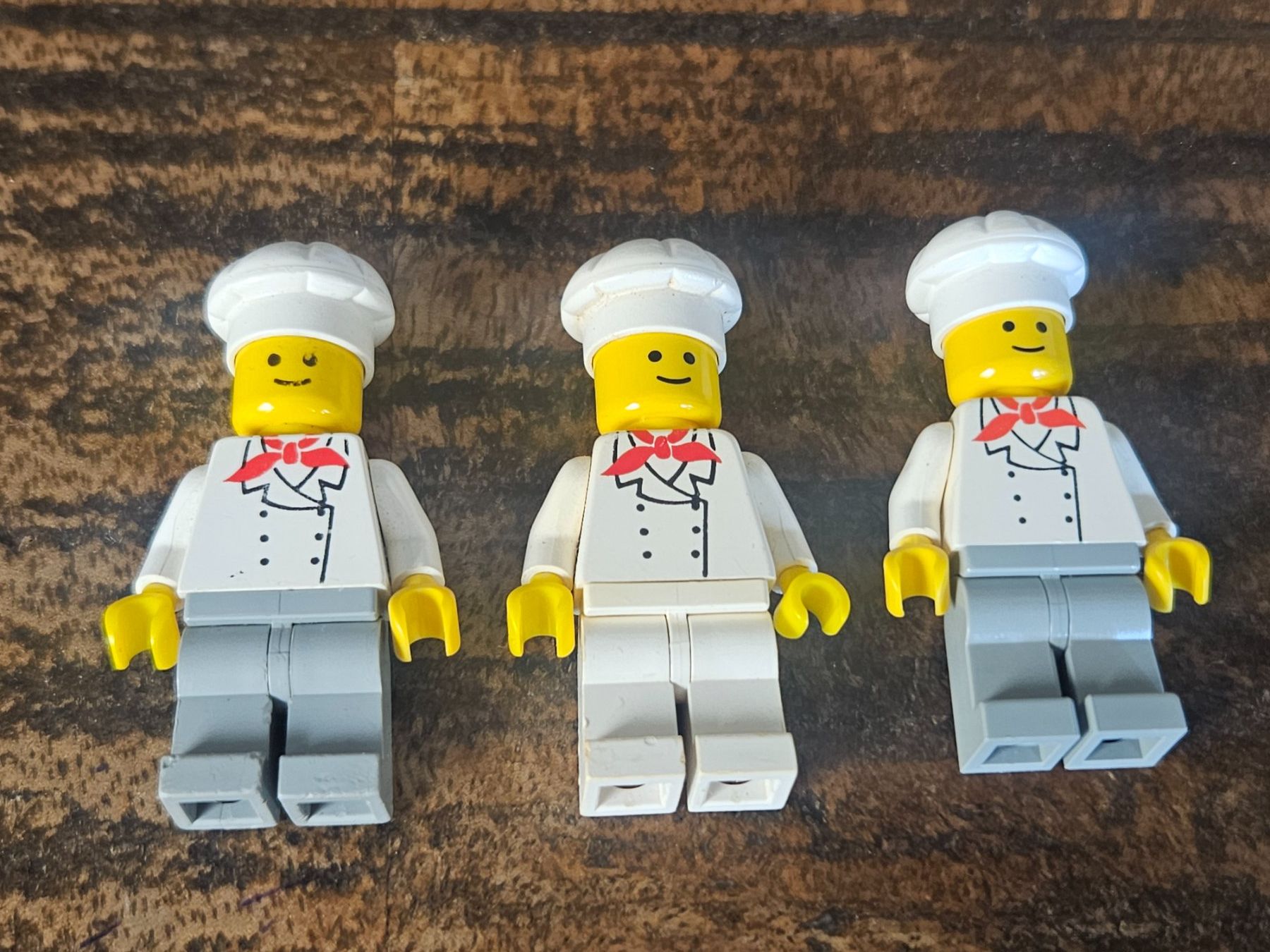 Lego Kit di costruzioni: lego lot de 3 figurines – Usato da Confignon venduto da Ecrofigs