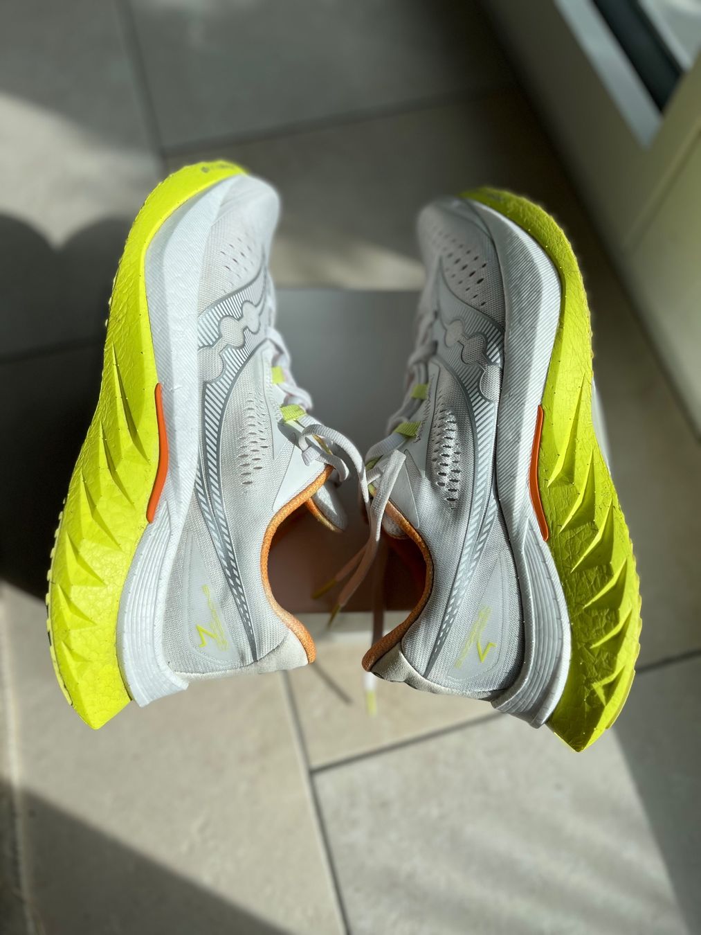 Saucony Scarpe da donna: Saucony Endorphin Speed 4 - Damen - Grösse 40.5 – Usato da Cham venduto da SPORTSMOTION 1