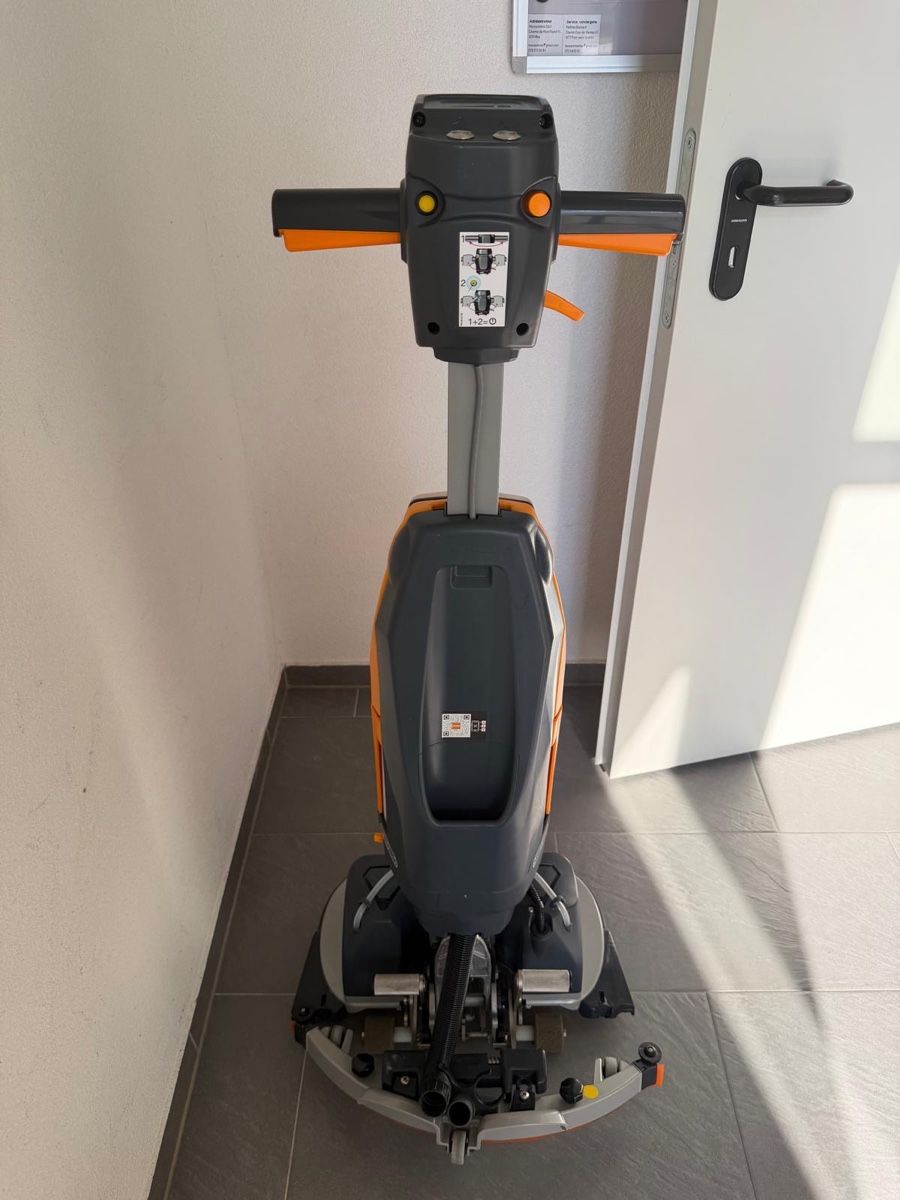 Tutte le macchine: Autolaveuse professionnelle TASKI Swingo 250 µicro – Usato da Prez-vers-Siviriez venduto da bussard31 3