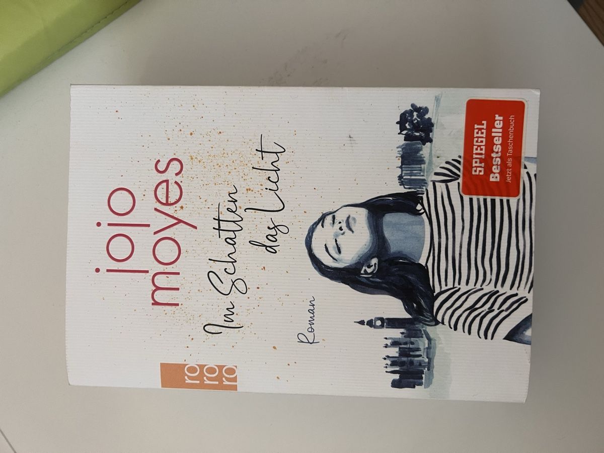 Libri: Jojo Moyes Roman "Im Schatten das Licht" – Nuovo (secondo la descrizione) da Pfäffikon ZH venduto da Batgirl78