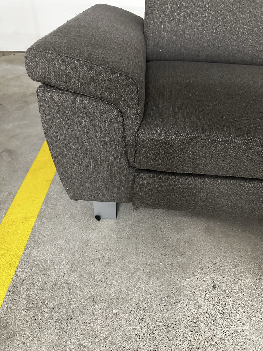 Conforama Divani: Ecksofa grau, Stoffbezug, moderne Optik, super bequem – Usato da Pfäffikon ZH venduto da sim_lhk9 7
