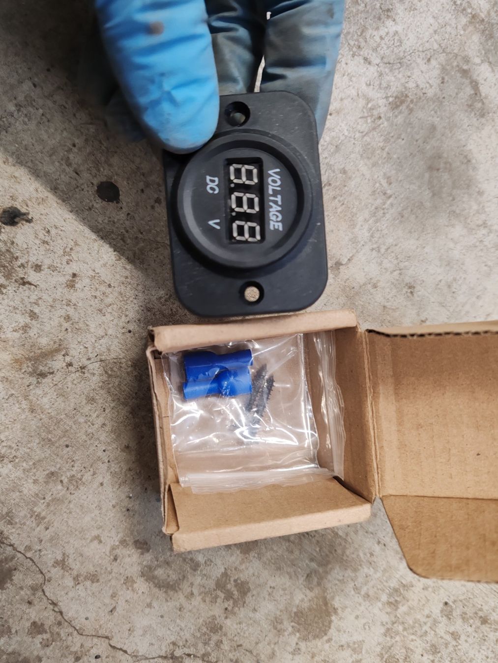 Messen: 12V DC Voltmeter, schwarz, neu in OVP – Neu und originalverpackt aus Ennenda von ale_xts5