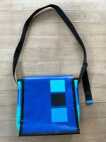 Coole Umhängetasche aus Blache, robust und wasserdicht!