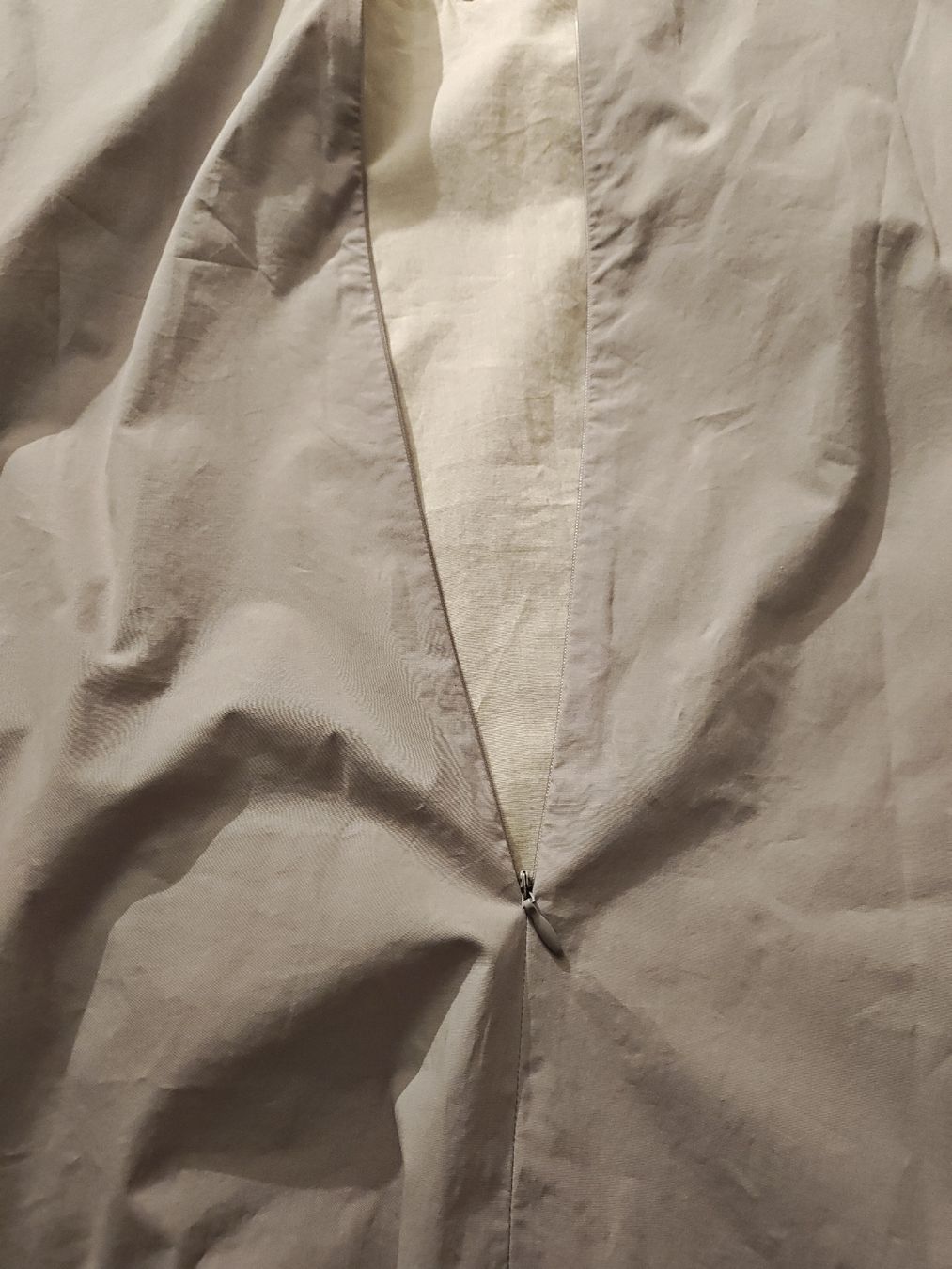 Kleider: Ärmelloses Kleid grau mit Mesh-Einsatz  – Gebraucht aus Feldbach von Lizze 6