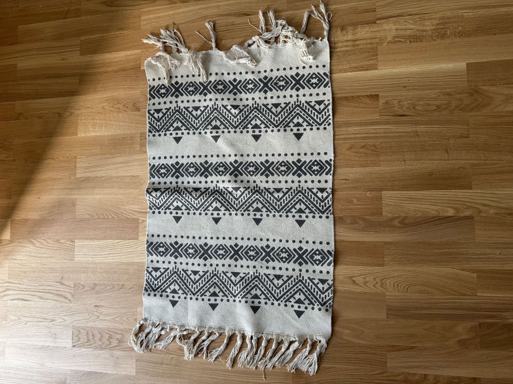 Tappeti: Kleiner Teppich gemustert mit Fransen – Usato da Bern venduto da Beschte