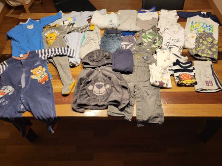 Grand lot de 29 vêtements garçon taille 80-86 cm