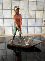 Bronzefigur Golfer mit Golfschläger
