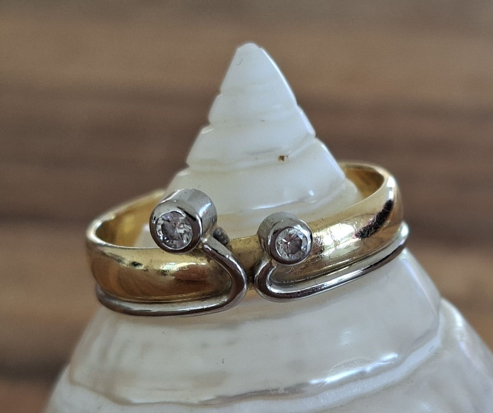 Anelli: Goldring 18 Karat mit 2 Diamanten – Usato da Kriens venduto da Wolly85