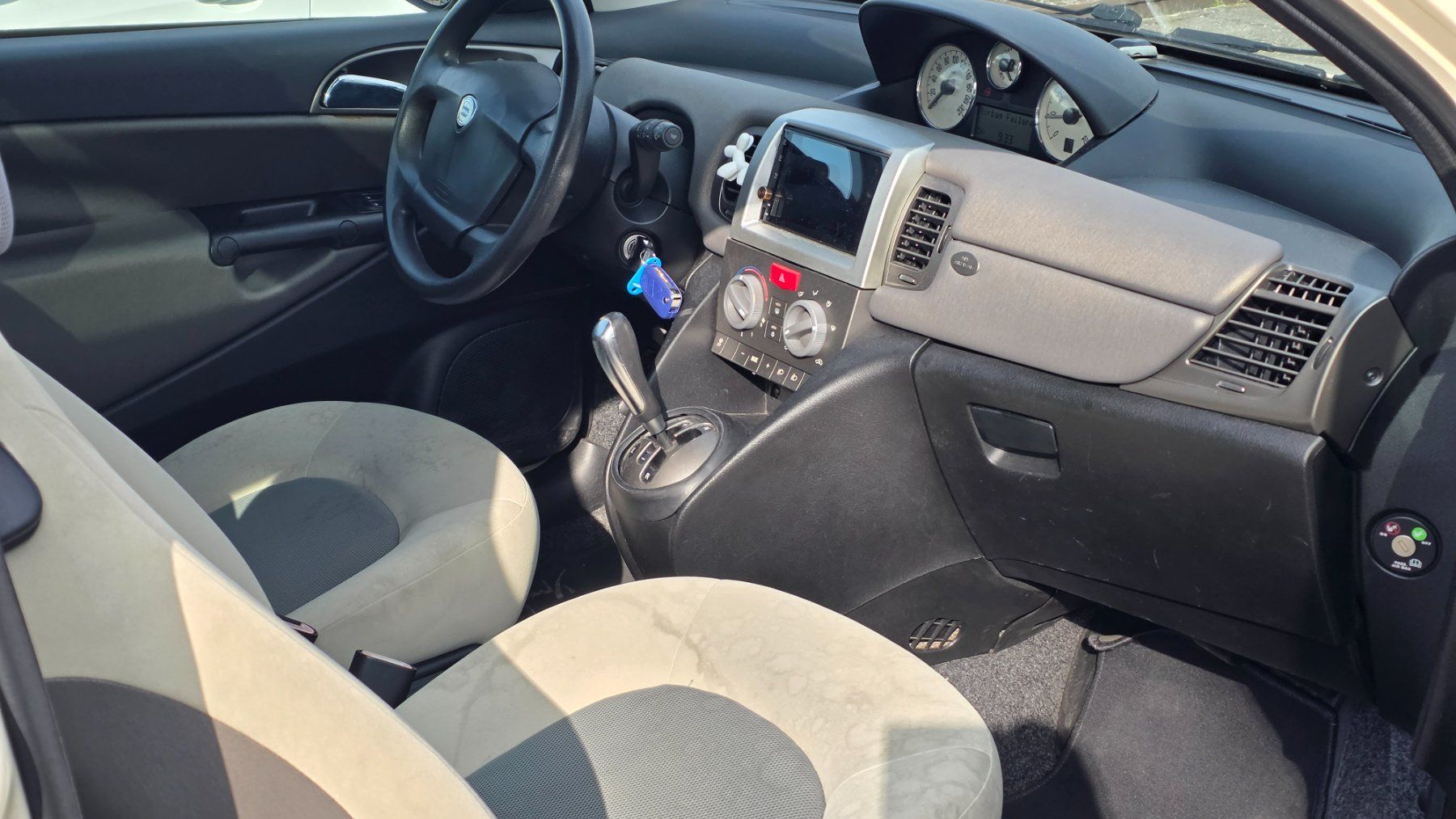 Lancia Autos: Lancia Ypsilon 1.3 JTD Automat – Gebraucht aus Arbon von .Tropxe. 8