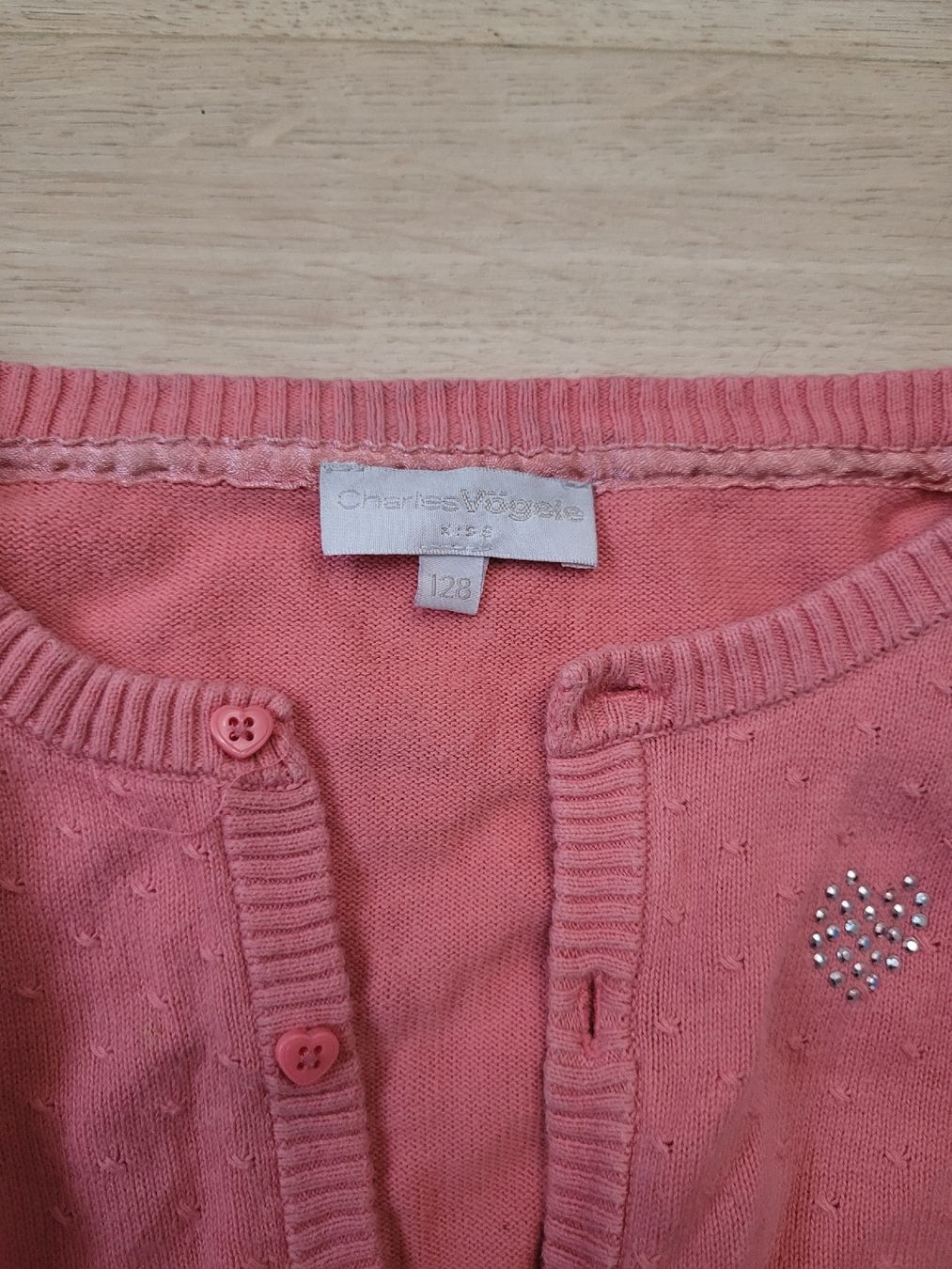 Vestes & Manteaux: Strickjäcklein Charles Vögele Gr. 128 – D'occasion à Lupsingen par sta_wgg5 2