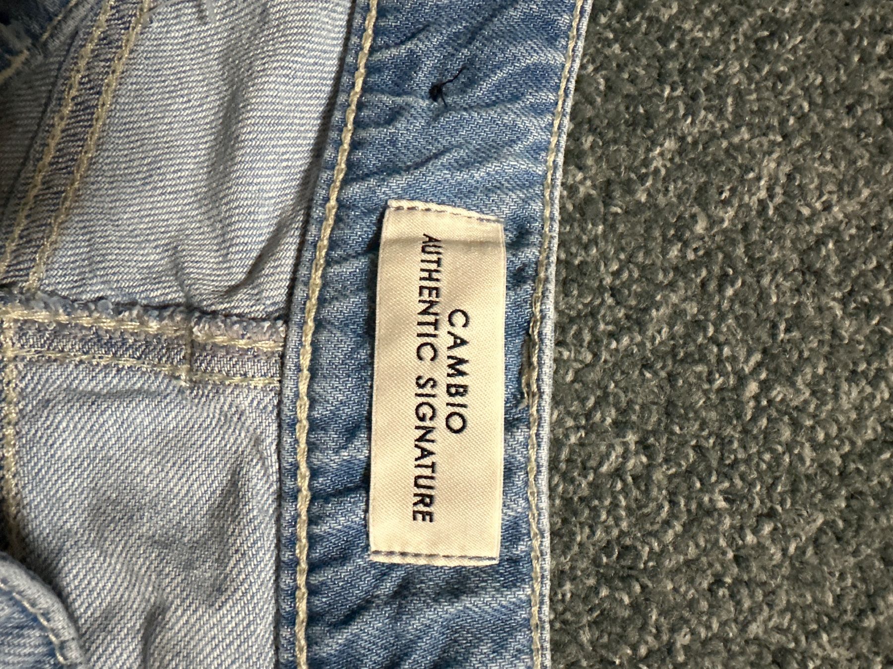 Cambio Jeans: Hellblaue Jeans, weit geschnitten Cambio neu – Nuovo (secondo la descrizione) da Baltschieder venduto da YmroBe 1