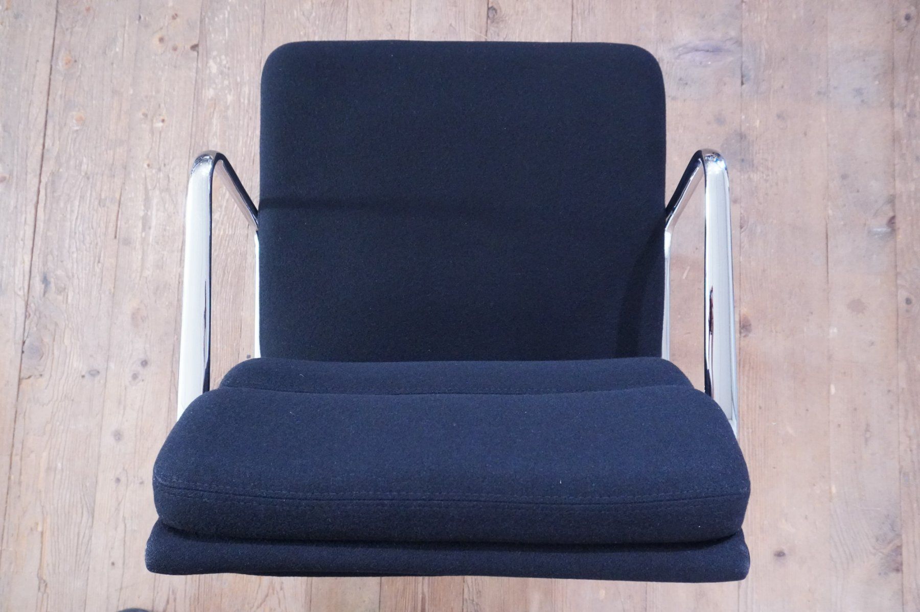 Vitra Sedie: Original Vitra Eames Soft Pad EA208 Stoff schwarz – Usato da Bad Zurzach venduto da QLASSIQ 6