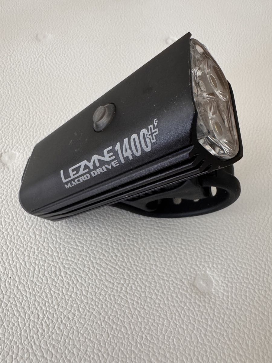 Lezyne Pezzi di ricambio: Lezyne Macro Drive 1400+ Frontlicht – Nuovo (secondo la descrizione) da Canobbio venduto da Pavvo89
