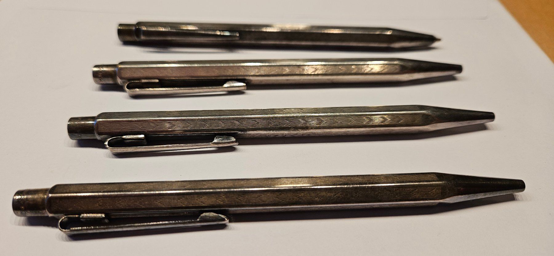 Caran D'Ache Stifte & Marker: 4 Stk Kugelschreiber SILBER – Gebraucht aus ZIHLSCHLACHT von Raja9 4