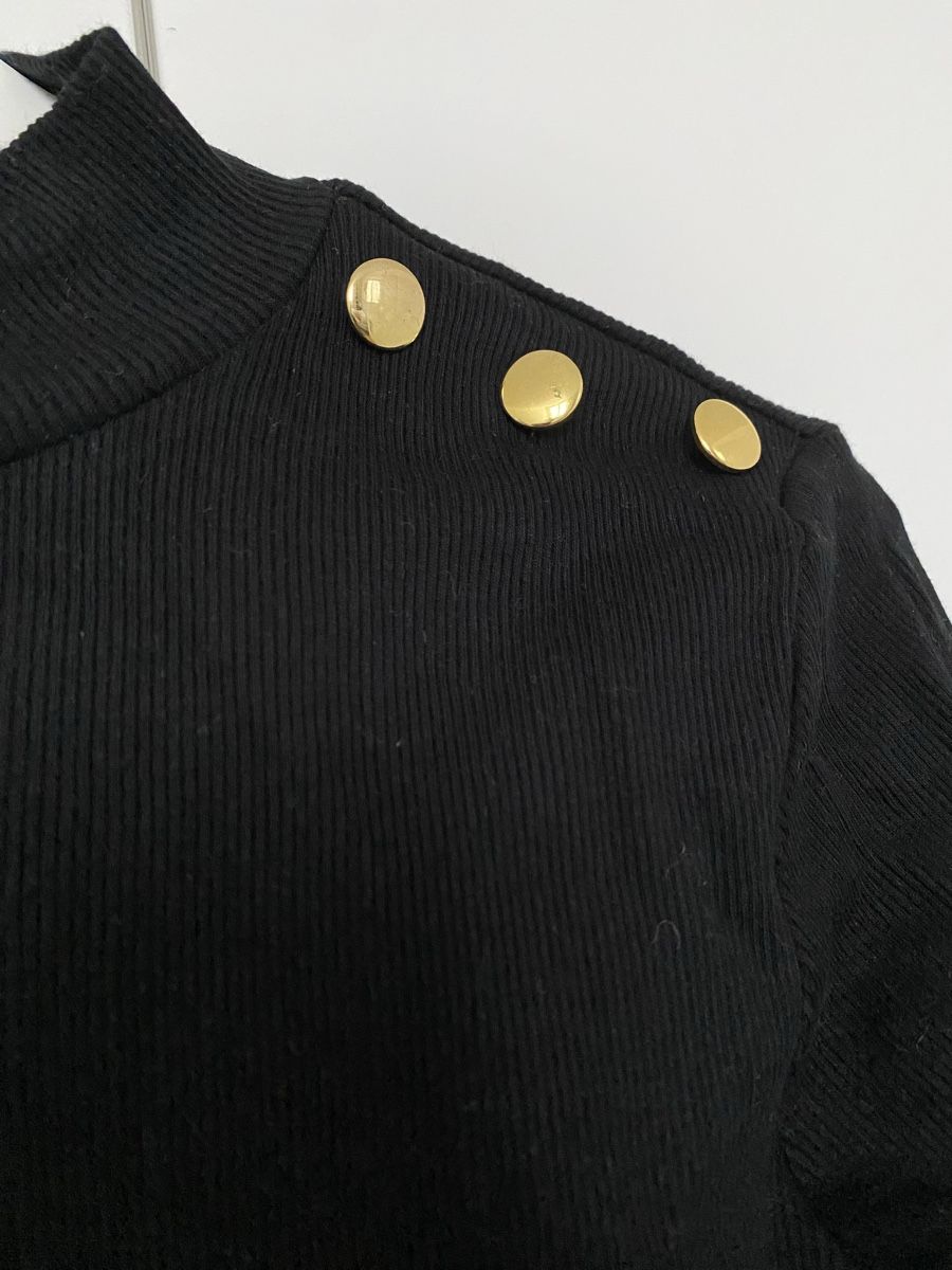 Anna Field Maglioni & Felpe: Anna Field schwarzer Pullover mit Goldknöpfen, Grösse XS – Nuovo (secondo la descrizione) da Rorschach venduto da Vane____ 1