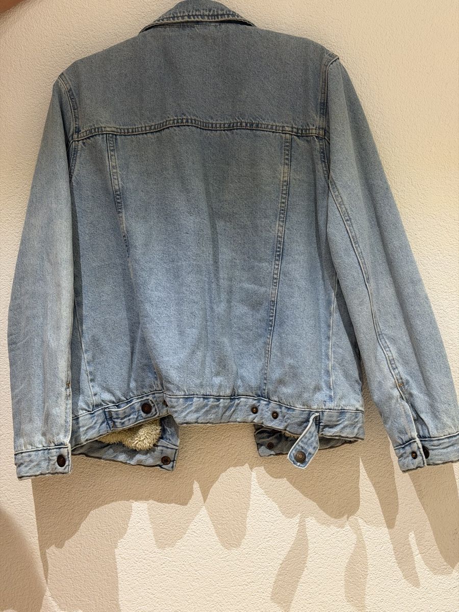 Giacche: Hellblaue Jeansjacke mit Teddyfutter, klassische Passform, G – Usato da Schaffhausen venduto da Timi 2