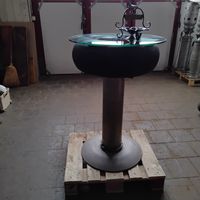 Stehtisch mit Glasplatte Felge und Pneu von Morane
