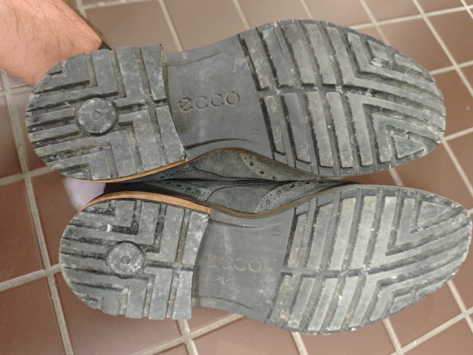 Ecco Herrenschuhe: Wildleder Brogues ECCO VITRUS I Grau Grösse 44 – Gebraucht aus Zürich von allezplusloin 3
