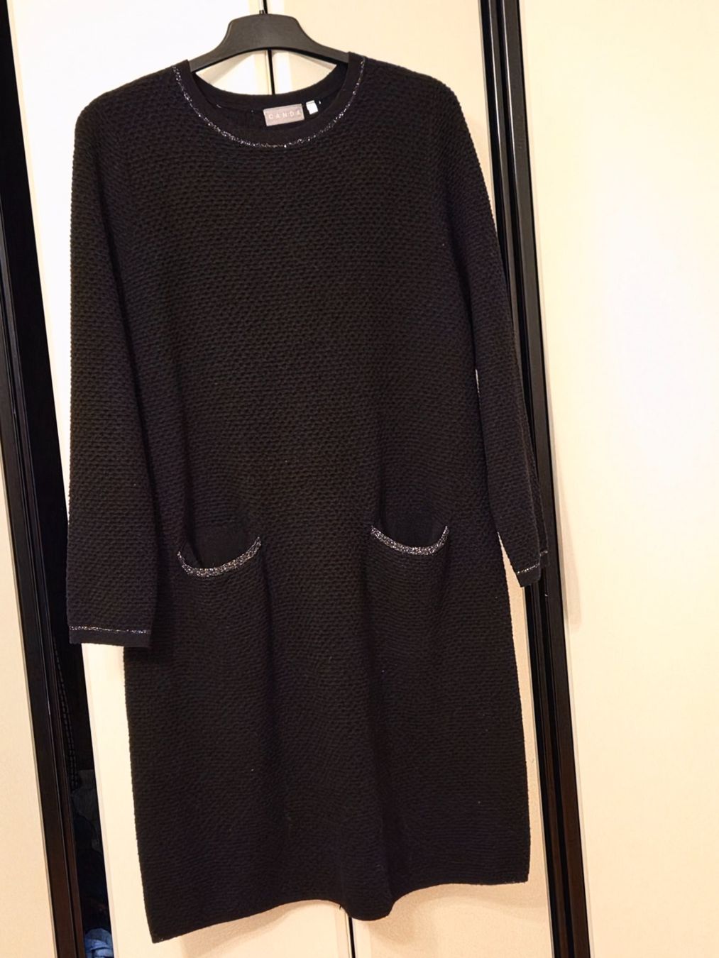 Vestiti: Strickkleid schwarz mit Glitzer Grösse L – Usato da Zürich venduto da Citalo