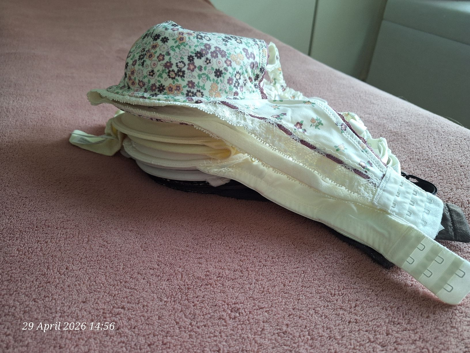 Esprit Altra biancheria intima: Esprit Bras Bundle - Sizes 32D, 34D, 70D, 75D - Used – Usato da Marin-Epagnier venduto da Natasa82