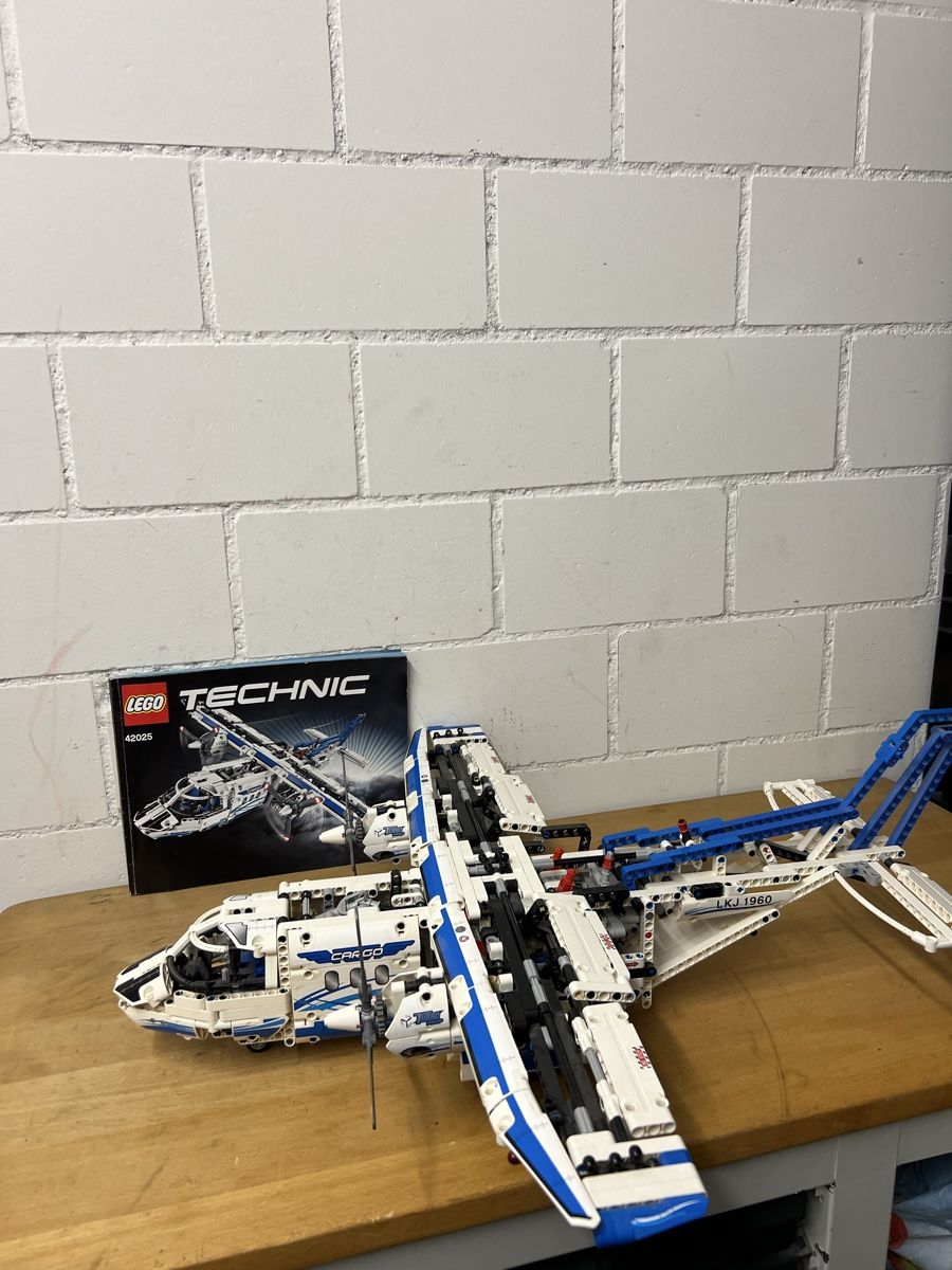 Lego Kit di costruzioni: LEGO Technic 42025 Frachtflugzeug  – Usato da Holziken venduto da 181281
