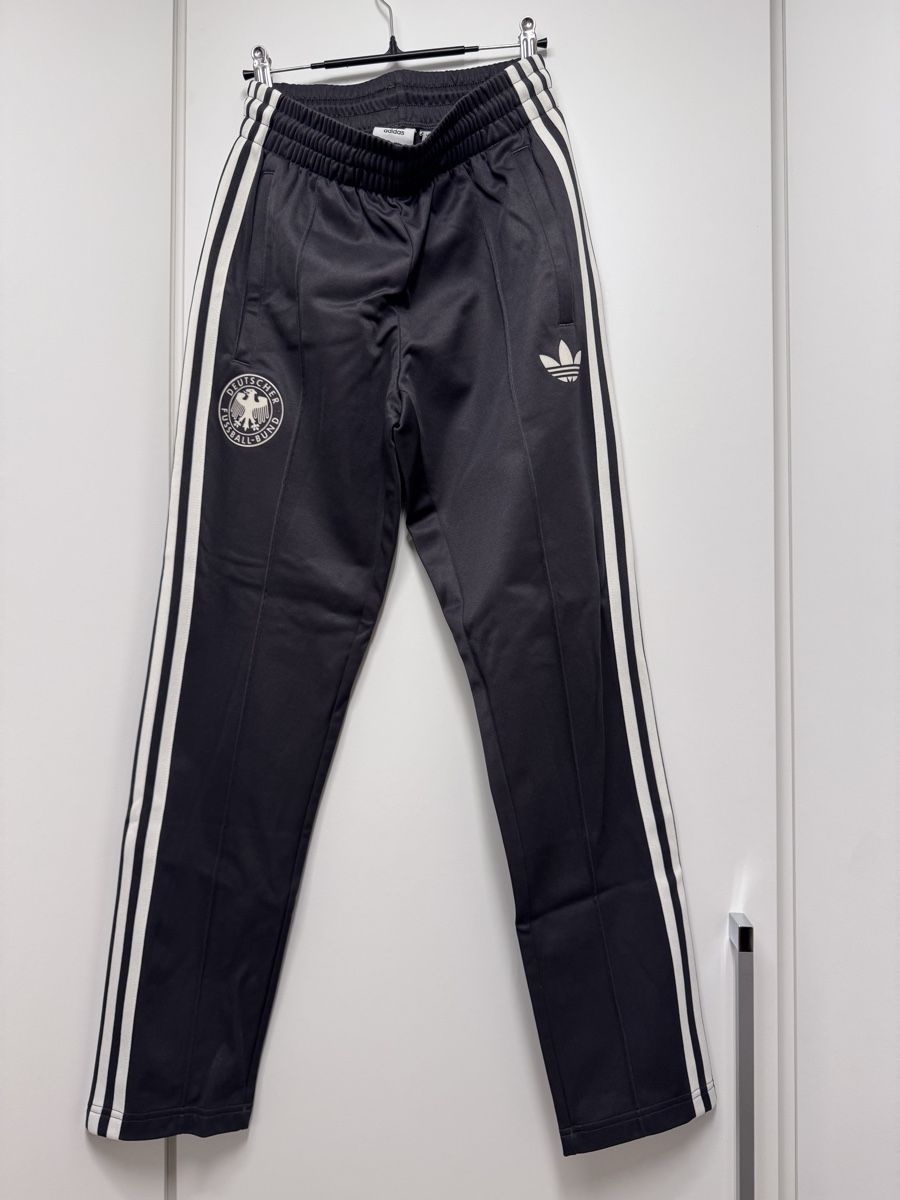 Adidas Pantaloni: Adidas Trainingshose Grösse S – Usato da Eichberg venduto da OanaB
